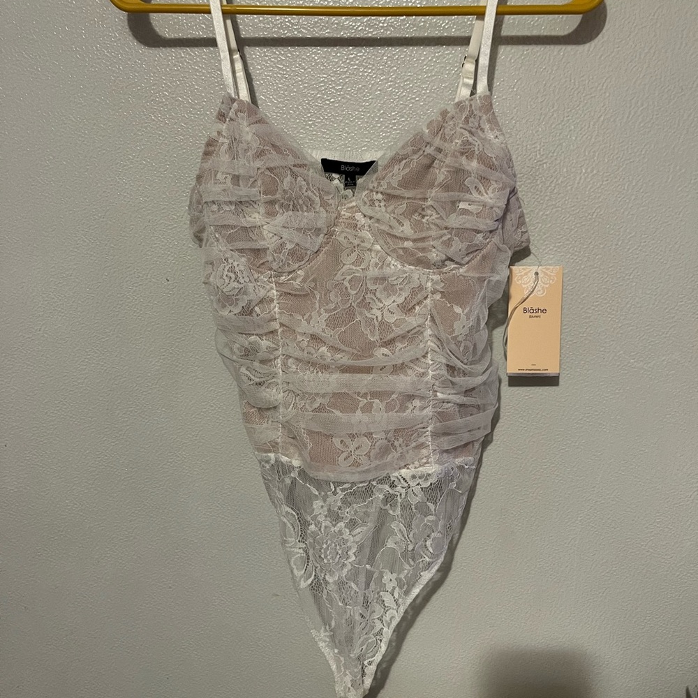BLASHE Floral Lace Bodysuit L Nude